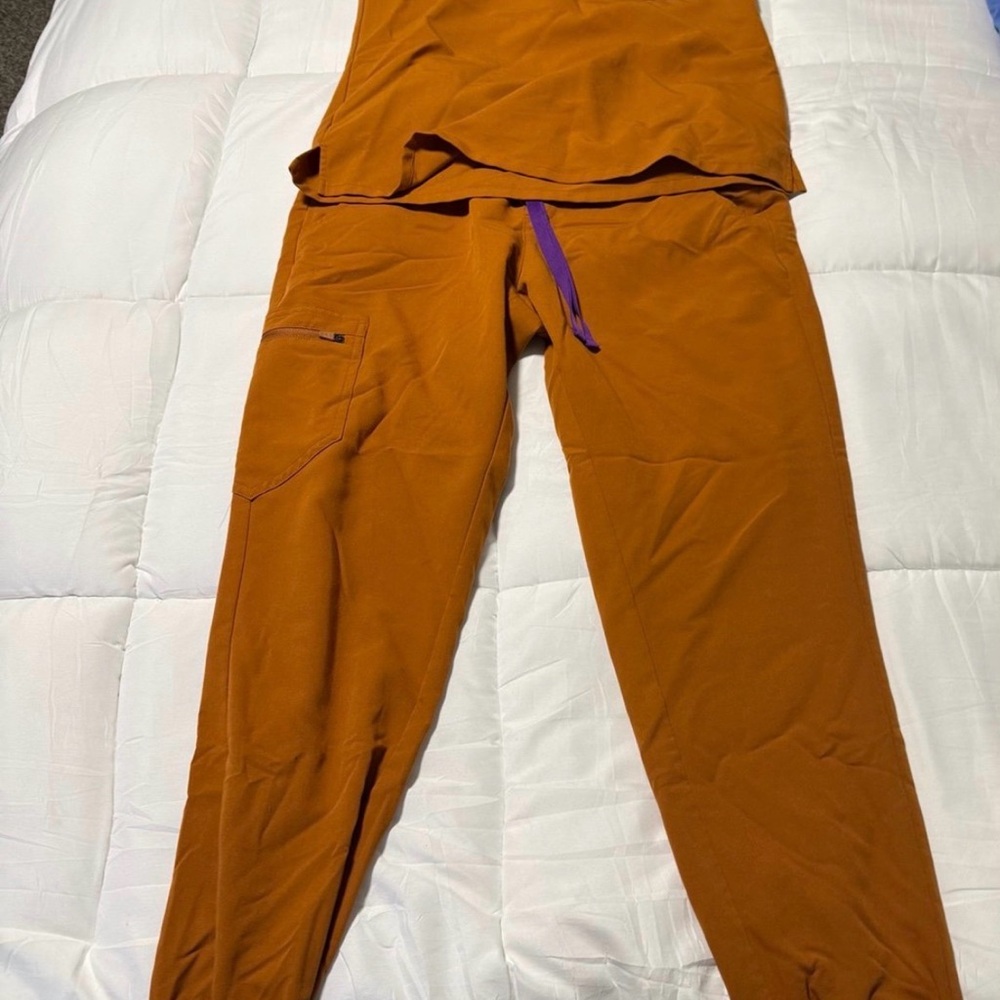 Figs Women's Scrub Set in Rust Orange